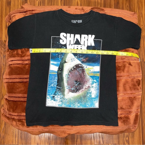 Lot of 3 EUC & VGUC Kids Tshirts: Shark Week, Minecraft Periodic Table, Canada - Picture 6 of 14